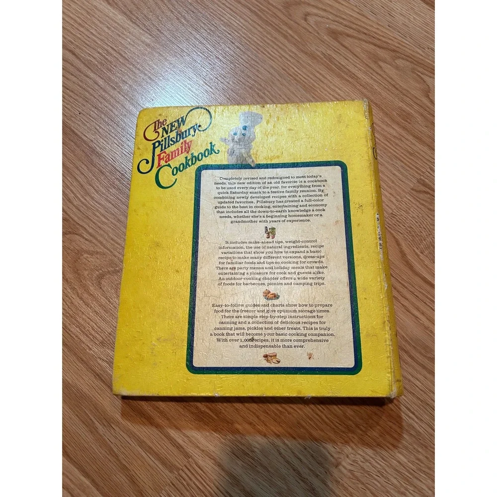 Vintage 1974 The New Pillsbury Family Cookbook 5-Ring Binder Retro Recipes